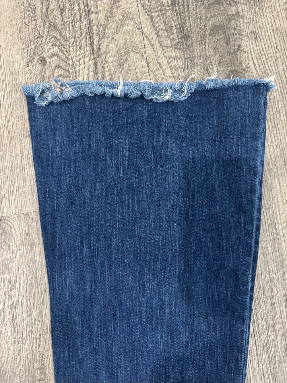 High-Rise Blue Flared Jeans with Raw Hem - Picture 4 of 5